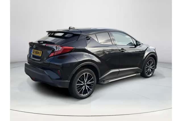 Toyota C-HR (2016) thumbnail 5