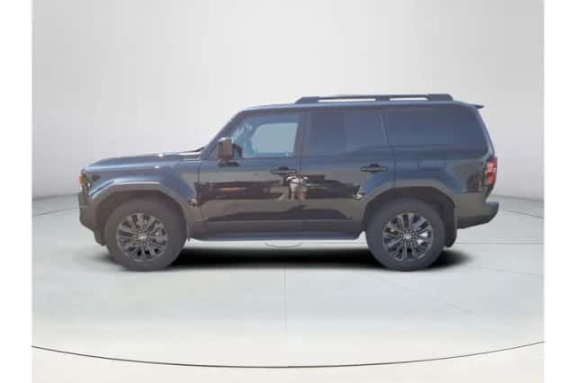 Toyota Land Cruiser (2024) thumbnail 2