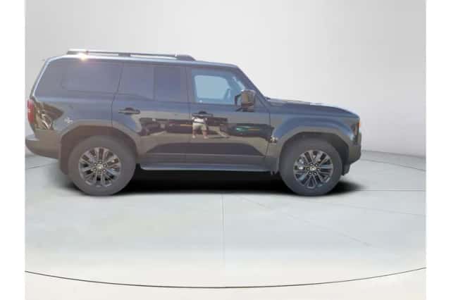 Toyota Land Cruiser (2024) thumbnail 6