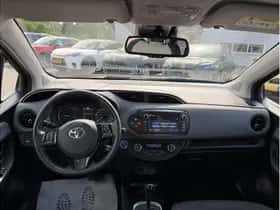 Toyota Yaris (2018) thumbnail 11