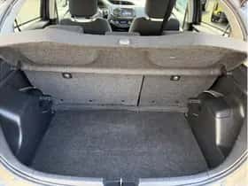 Toyota Yaris (2018) thumbnail 9