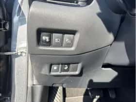 Toyota C-HR (2020) thumbnail 13