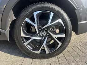 Toyota C-HR (2020) thumbnail 17