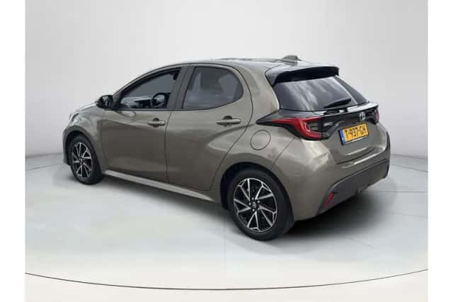 Toyota Yaris (2023) thumbnail 3