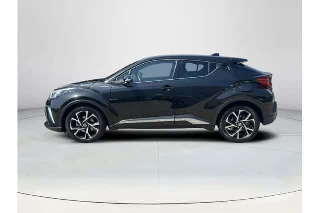 Toyota C-HR (2022) thumbnail 2