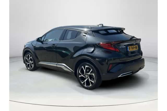 Toyota C-HR (2022) thumbnail 3