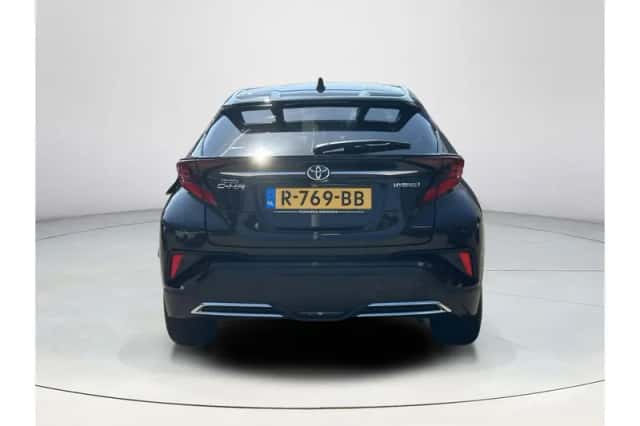 Toyota C-HR (2022) thumbnail 4