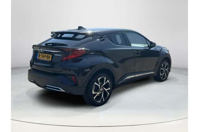 Toyota C-HR (2022) thumbnail 5