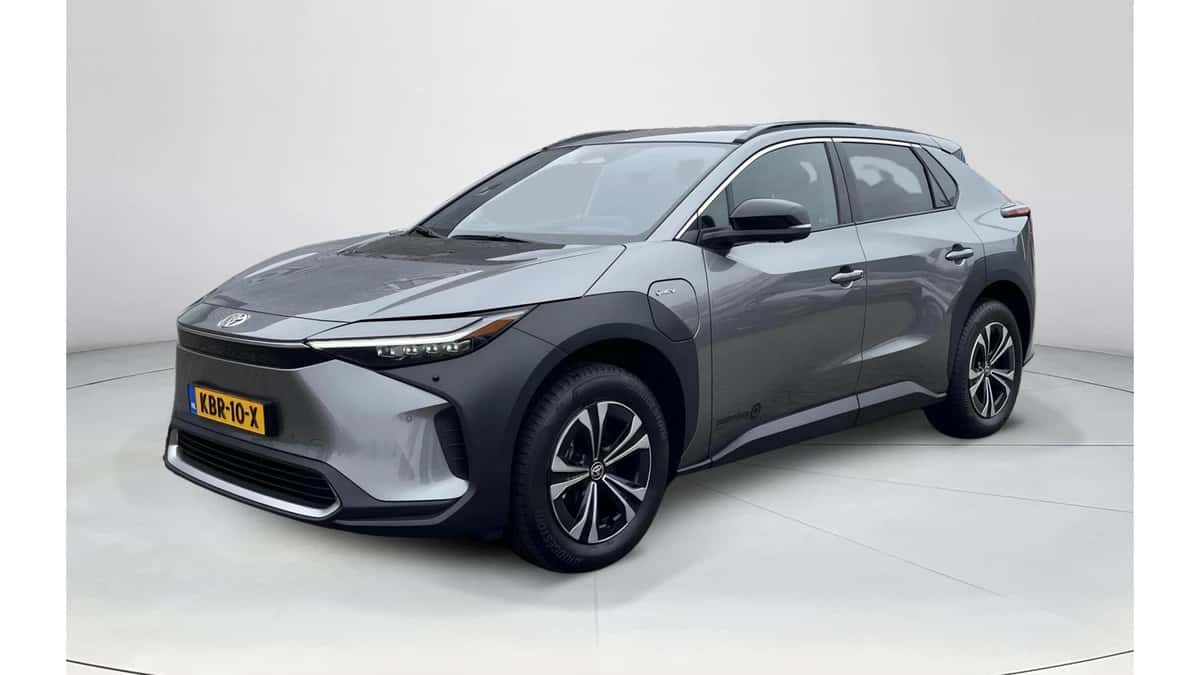 Toyota bZ4X (2026) — foto 1