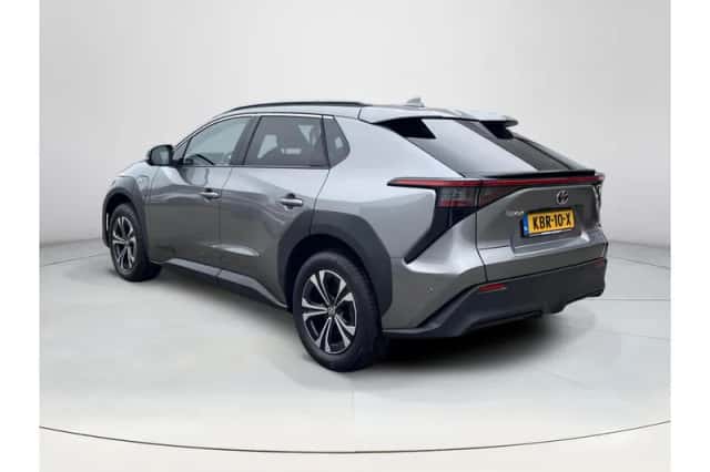 Toyota bZ4X (2026) thumbnail 3