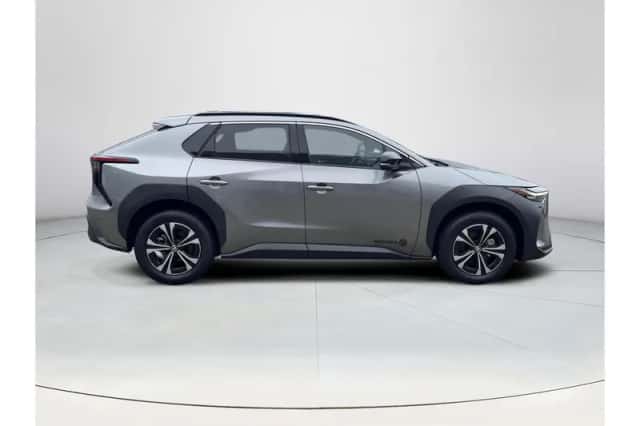 Toyota bZ4X (2026) thumbnail 6