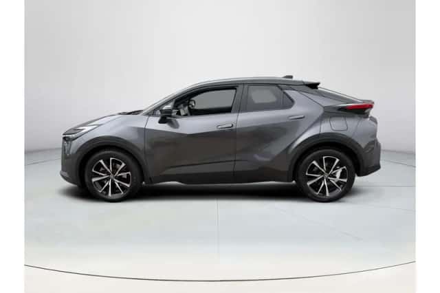 Toyota C-HR (2024) thumbnail 2