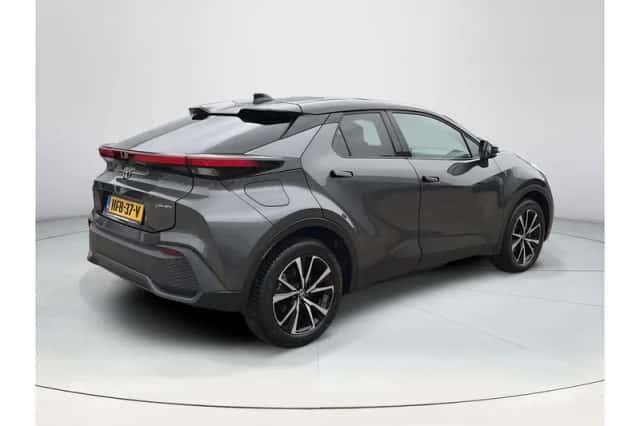 Toyota C-HR (2024) thumbnail 5