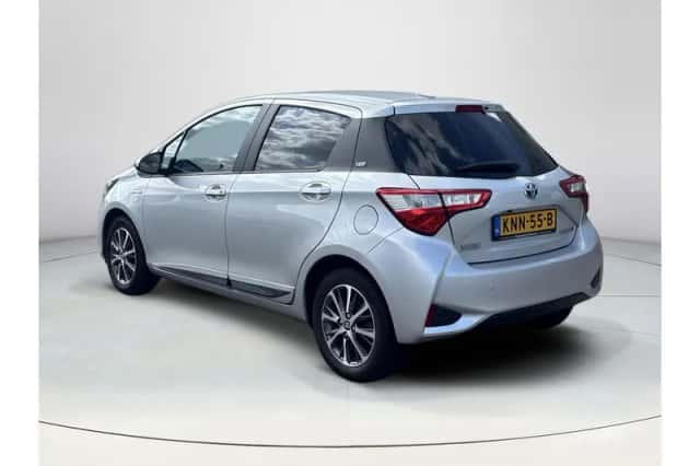 Toyota Yaris (2020) thumbnail 3