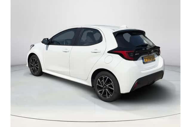 Toyota Yaris (2024) thumbnail 3