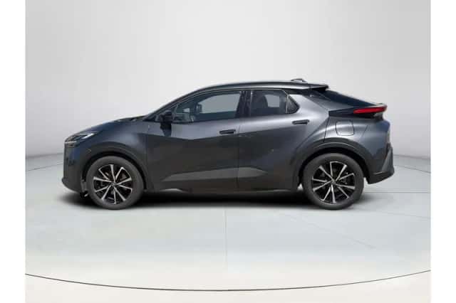 Toyota C-HR (2025) thumbnail 2