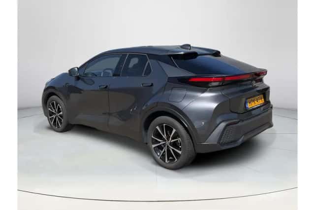 Toyota C-HR (2025) thumbnail 3