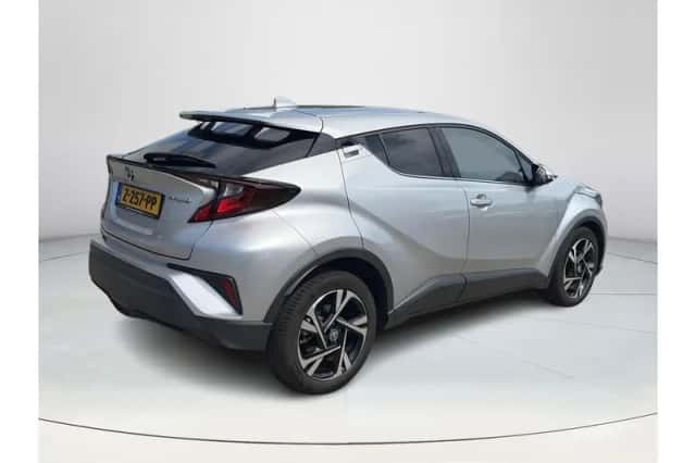 Toyota C-HR (2024) thumbnail 5