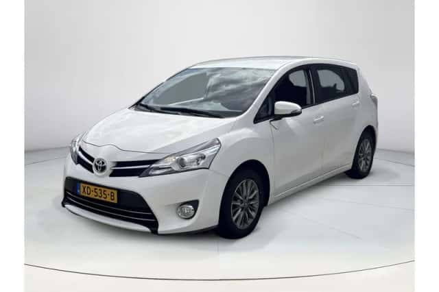 Toyota Verso (2017) thumbnail 1