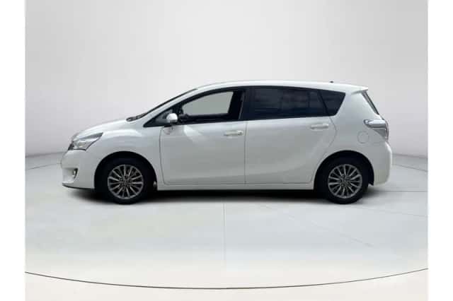 Toyota Verso (2017) thumbnail 2