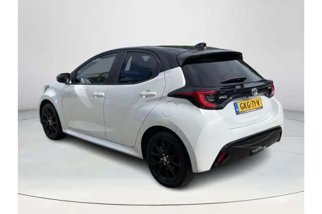 Toyota Yaris (2023) thumbnail 3