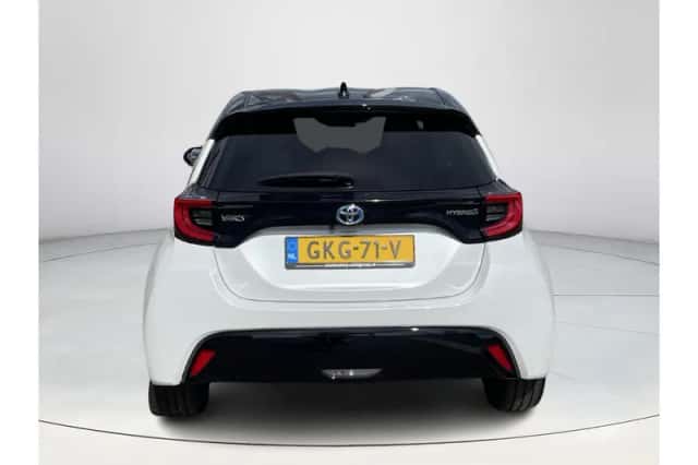 Toyota Yaris (2023) thumbnail 4