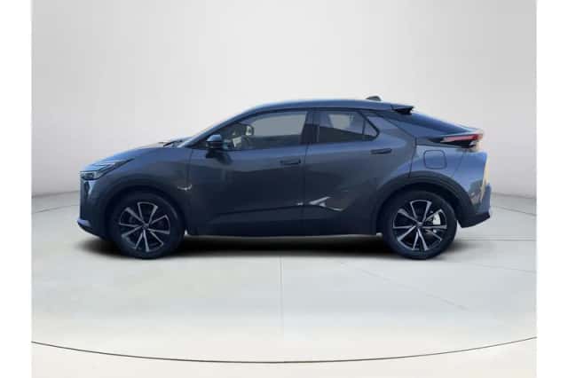 Toyota C-HR (2025) thumbnail 2