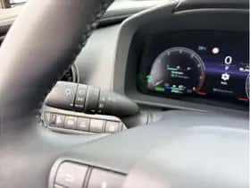 Toyota C-HR (2025) thumbnail 17