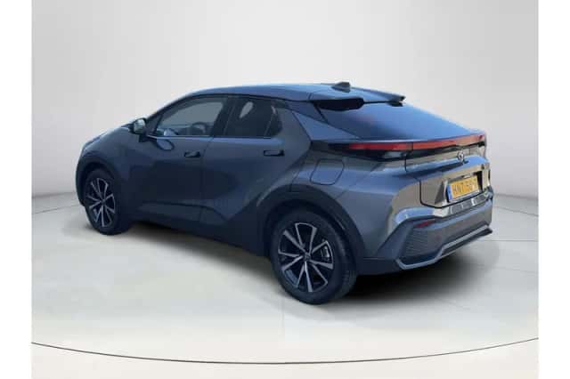 Toyota C-HR (2025) thumbnail 3