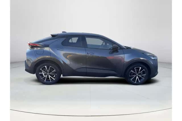 Toyota C-HR (2025) thumbnail 6