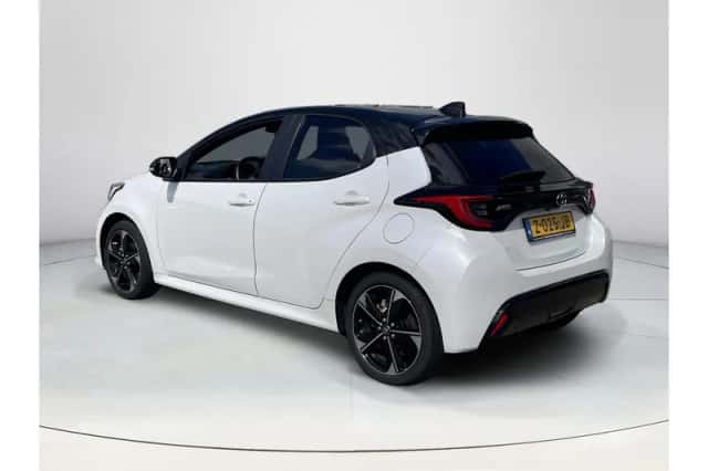 Toyota Yaris (2024) thumbnail 3