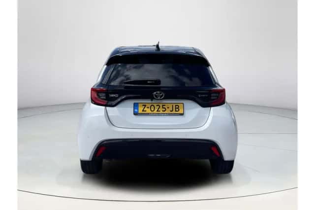 Toyota Yaris (2024) thumbnail 4