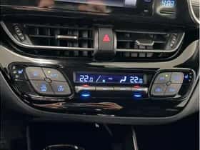 Toyota C-HR (2019) thumbnail 11