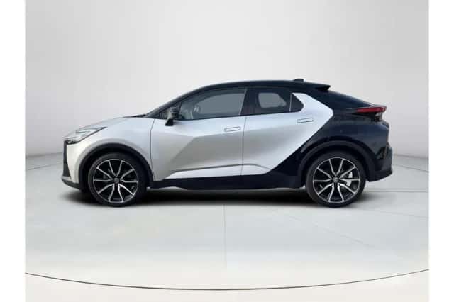Toyota C-HR (2024) thumbnail 2