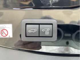 Toyota C-HR (2024) thumbnail 16