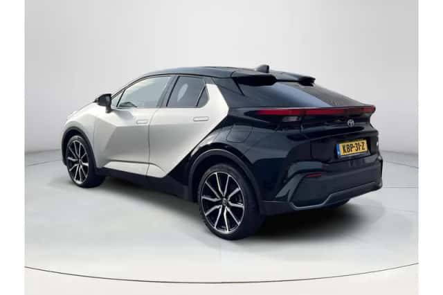 Toyota C-HR (2024) thumbnail 3
