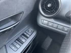 Toyota C-HR (2024) thumbnail 28