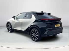 Toyota C-HR (2024) thumbnail 4