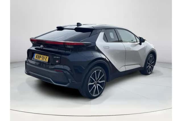 Toyota C-HR (2024) thumbnail 5