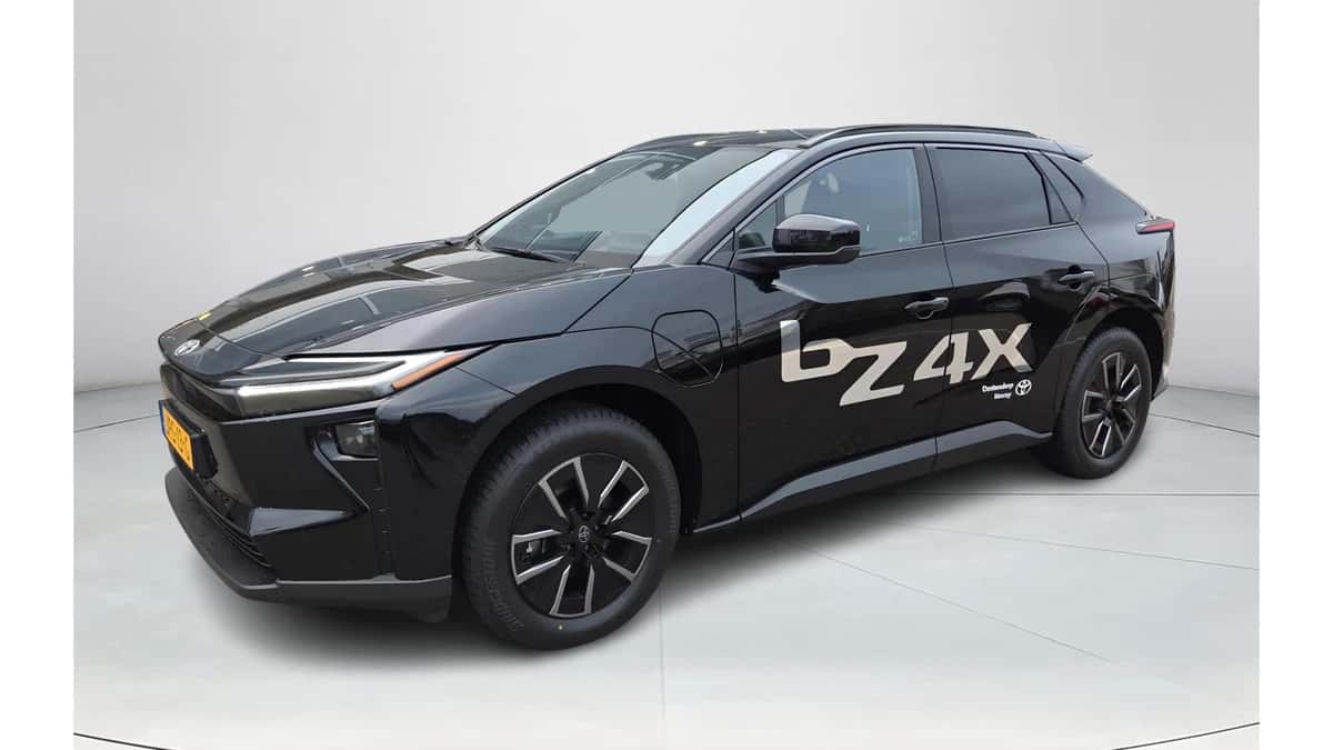 Toyota bZ4X (2025) — foto 1