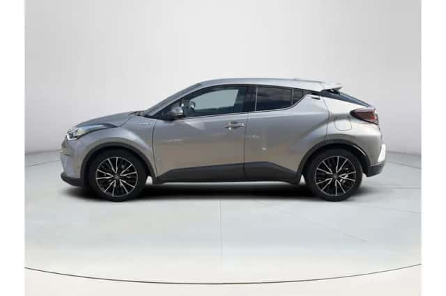 Toyota C-HR (2017) thumbnail 2