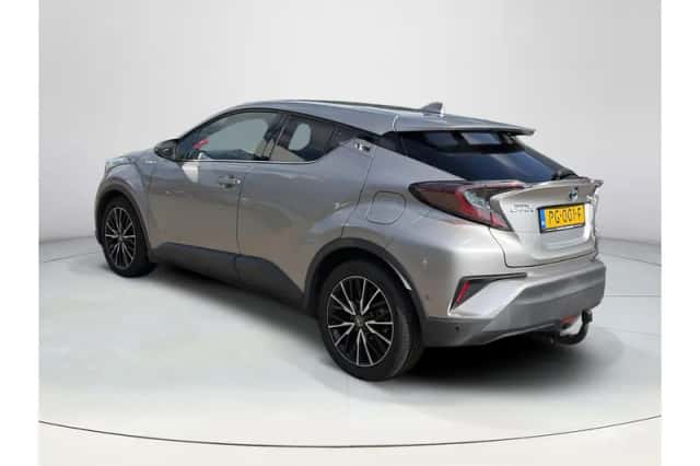 Toyota C-HR (2017) thumbnail 3