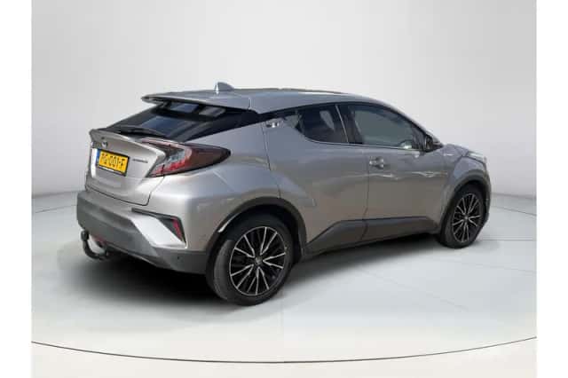 Toyota C-HR (2017) thumbnail 5