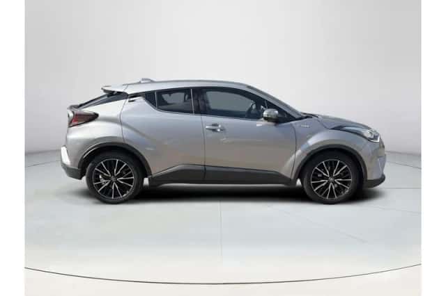 Toyota C-HR (2017) thumbnail 6