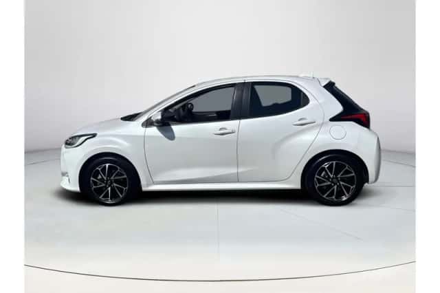 Toyota Yaris (2022) thumbnail 2