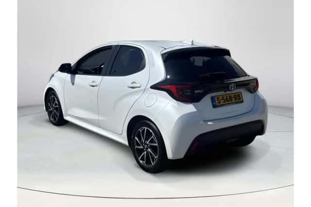 Toyota Yaris (2022) thumbnail 3