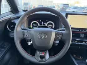 Toyota C-HR (2025) thumbnail 15