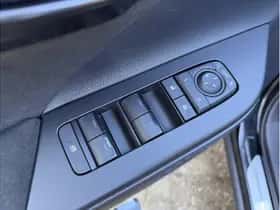 Toyota C-HR (2025) thumbnail 18