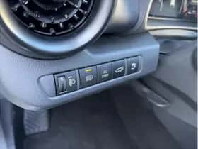 Toyota C-HR (2025) thumbnail 19