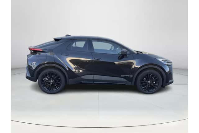 Toyota C-HR (2025) thumbnail 6